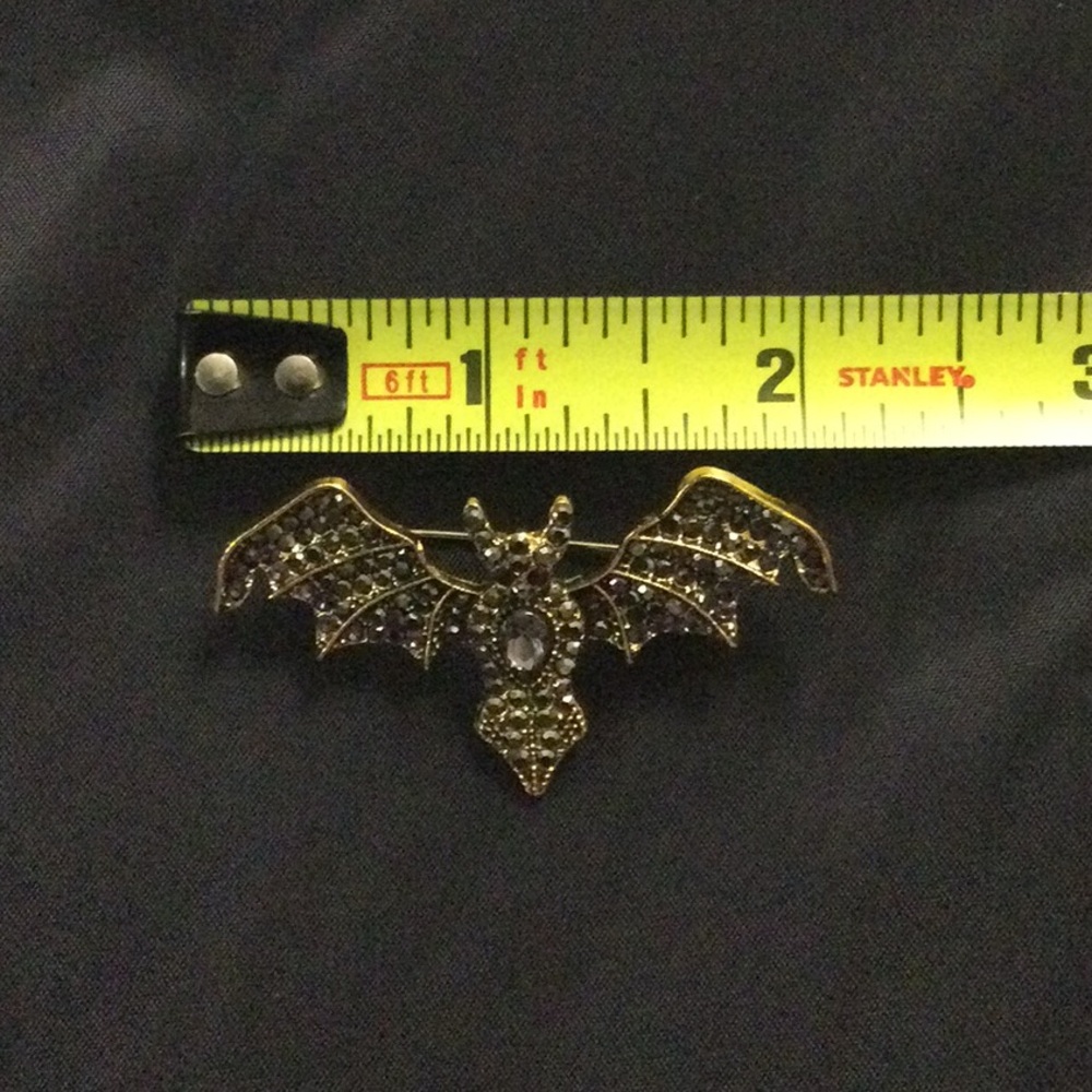 Elegant Gold Bat Brooch - Picture 2 of 5